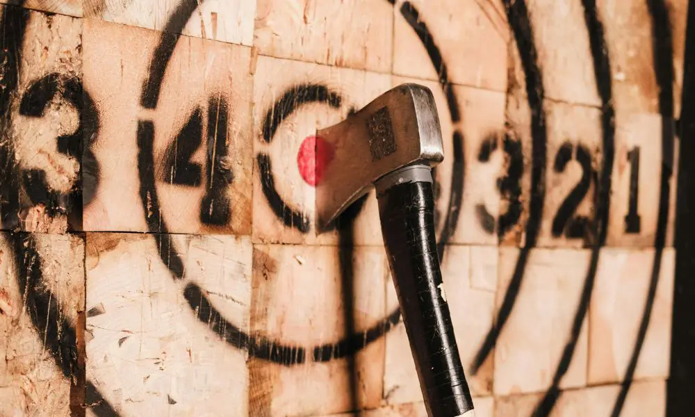 Axtwerfen: Das actiongeladene Event für den Stressabbau