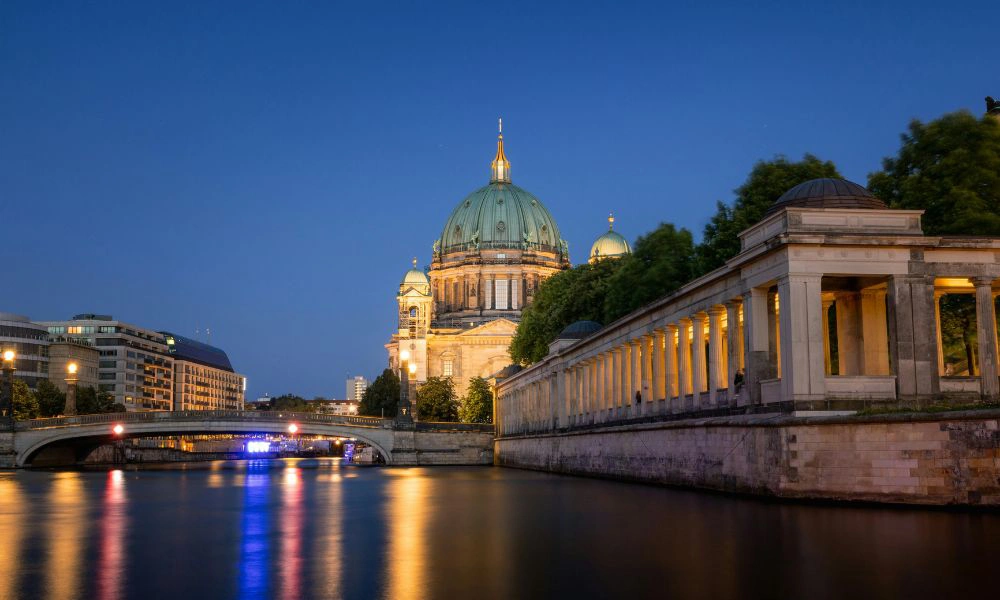 Winterliche Bootsfahrt: Berlin im Lichterglanz