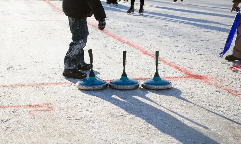 Eisstockschießen & Fondue: Der winterliche Klassiker