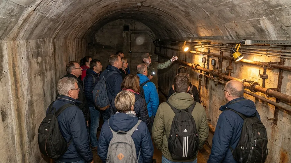 Berliner Unterwelten – Team erkundet mit Stadtführerin einen Weltkriegs-Bunker unter Gesundbrunnen