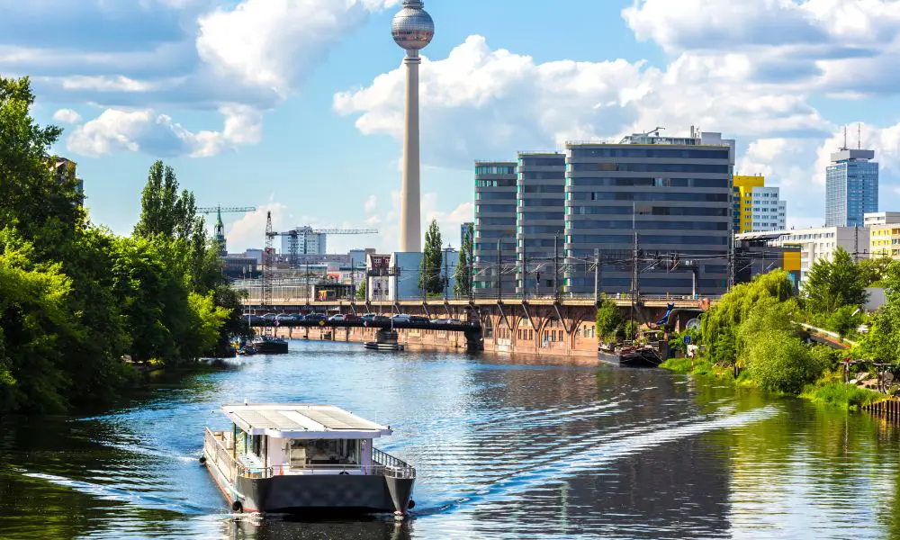 Bootstour auf der Spree: Entspannte Feier mit Ausblick