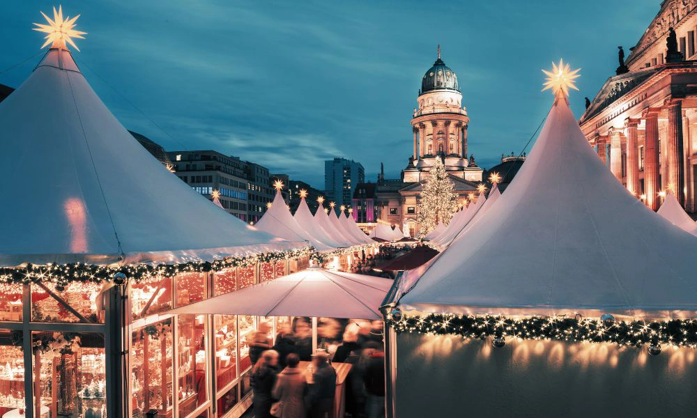 Besuch eines Weihnachtsmarktes: Festliche Stimmung genießen