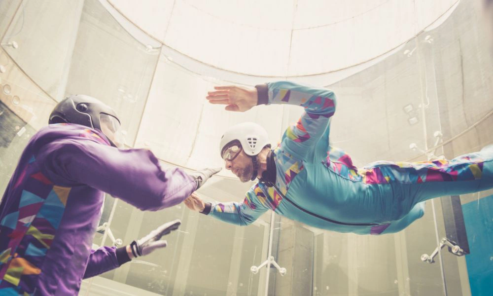 Indoor Skydiving: Der Adrenalinkick im Windtunnel