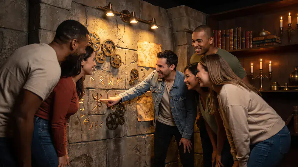 Escape Room in Bielefeld – Kollegen lösen zur Weihnachtsfeier gemeinsam Rätsel bei X-it-Adventures in Sennestadt