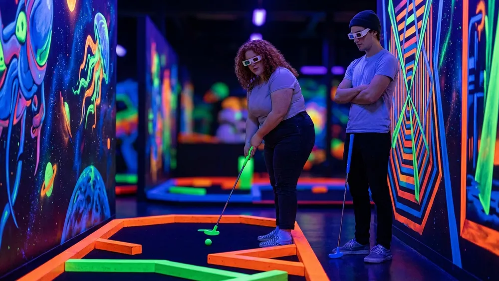 NeonGolf bei funXperience Kassel – Schwarzlicht Minigolf mit 3D-Effekten