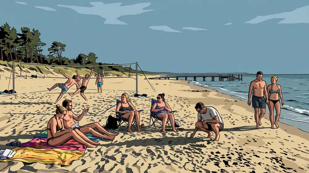 Falckensteiner Strand in Kiel – Gruppe sitzt und spielt Beachvolleyball am langen Ostseestrand