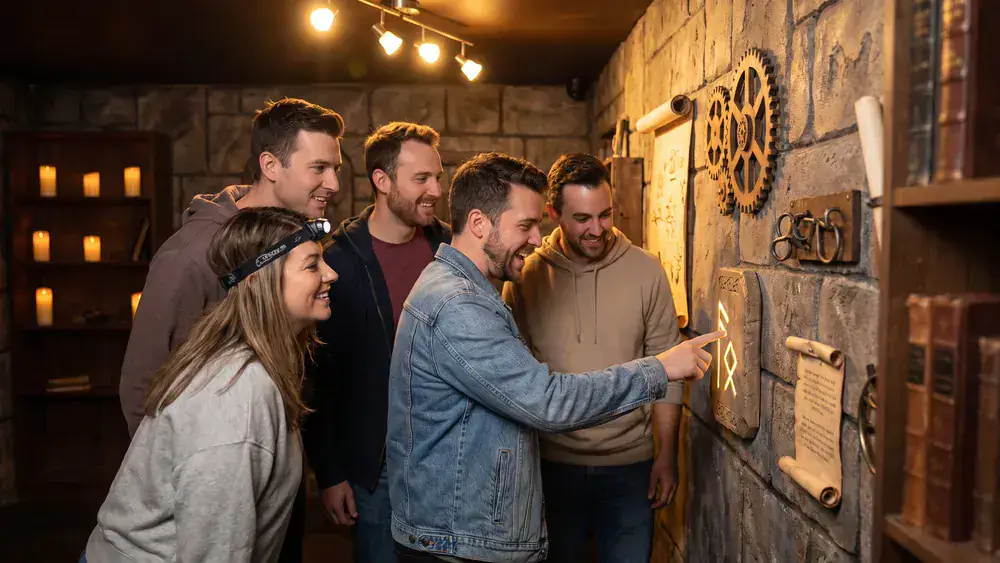 Escape Room in Köln – Kollegen lösen gemeinsam Rätsel in einem thematisch gestalteten Raum