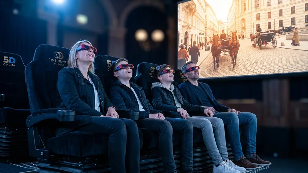 Time Travel Vienna – Team mit 3D-Brillen in einer 5D-Show zur Wiener Geschichte