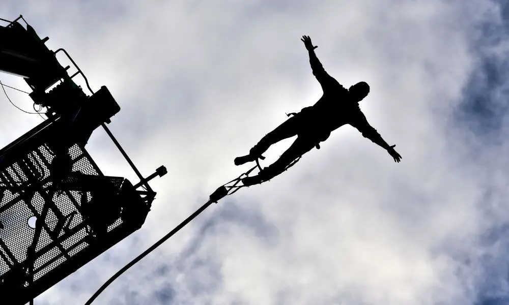 Bungee Jumping in Berlin: Deutschlands höchster urbaner Bungee-Jump