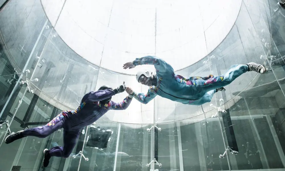 Indoor Skydiving: Fliegen ohne Fallschirm in speziellen Wind Tunnels