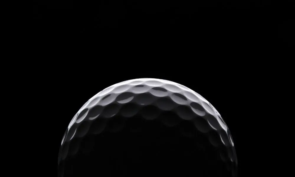 Schwarzlicht-Minigolf: Eine Reise in bunte Fantasiewelten
