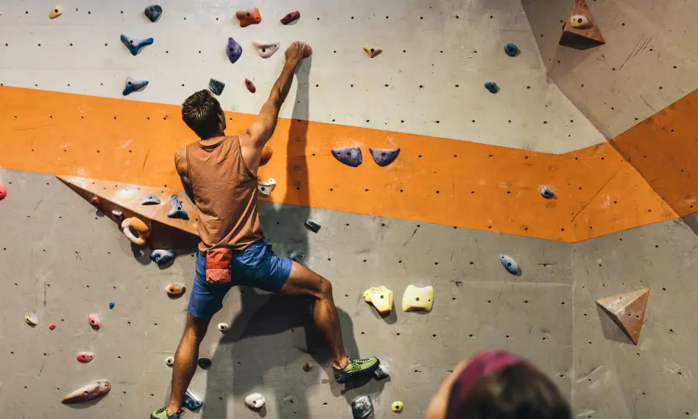 Bouldern & Klettern: Die Wände hochgehen